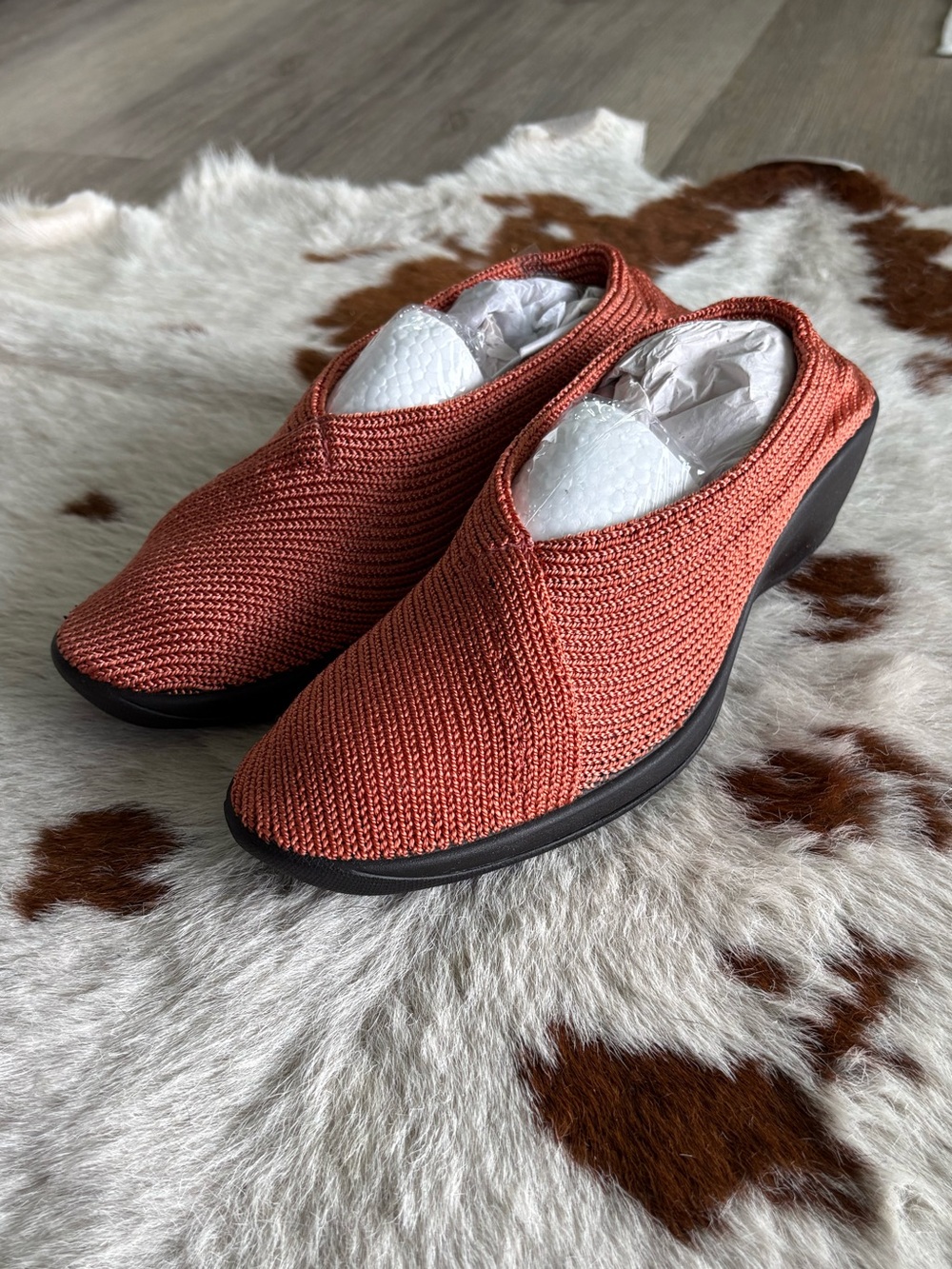 NEW in box: Arcopedico Mailu slip-on shoes rust color